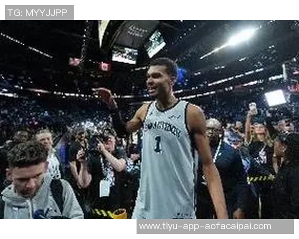 马刺主帅强调提升传球质量文班需更积极主动要球